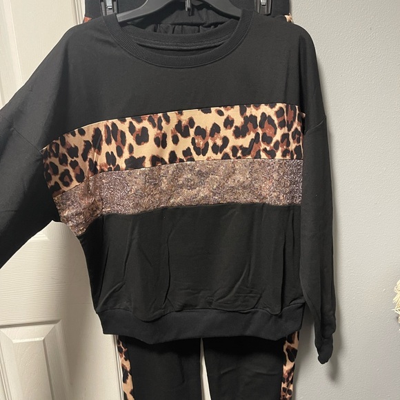 SHEIN Black and Leopard Print Sweatshirt - Picture 8 of 9